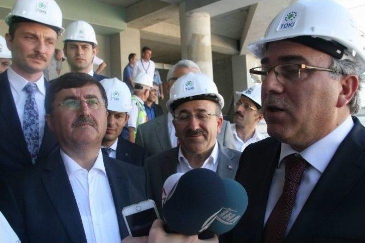 Toki Başkanı Turan, Akyazı Spor Kompleksinde İncelemelerde Bulundu G5