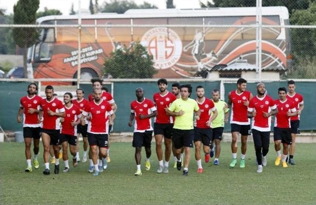 Yusuf Şimşek: "y&ouml;netim İstediğim B&uuml;t&uuml;n Transferleri Yaptı"