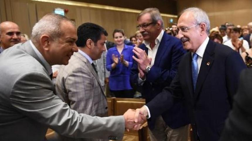 Kılı&ccedil;daroğlu, Partisinin "perşembe S&ouml;yleşileri" Toplantısına Katıldı