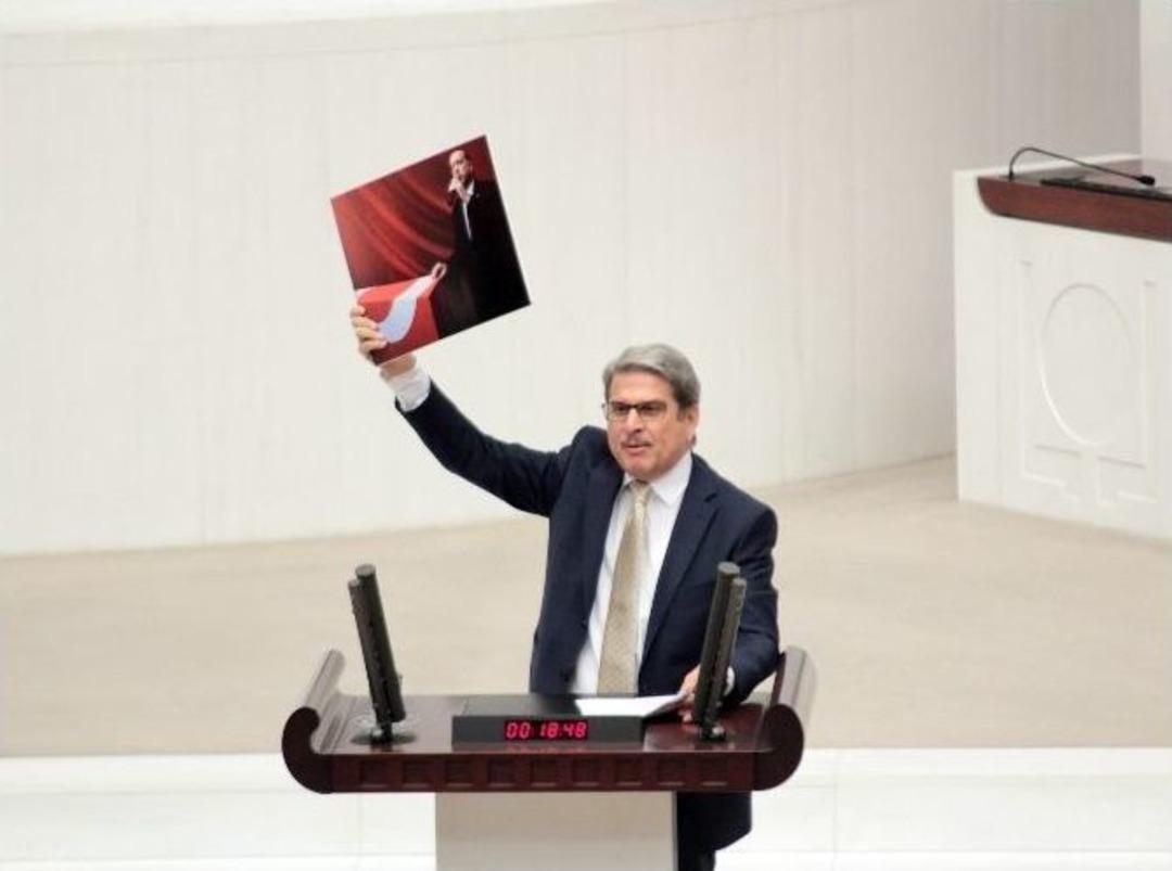 Cumhurbaşkanı Erdoğan&rsquo;ın Fotoğrafı Genel Kurul&rsquo;da Tartışmaya Neden Oldu