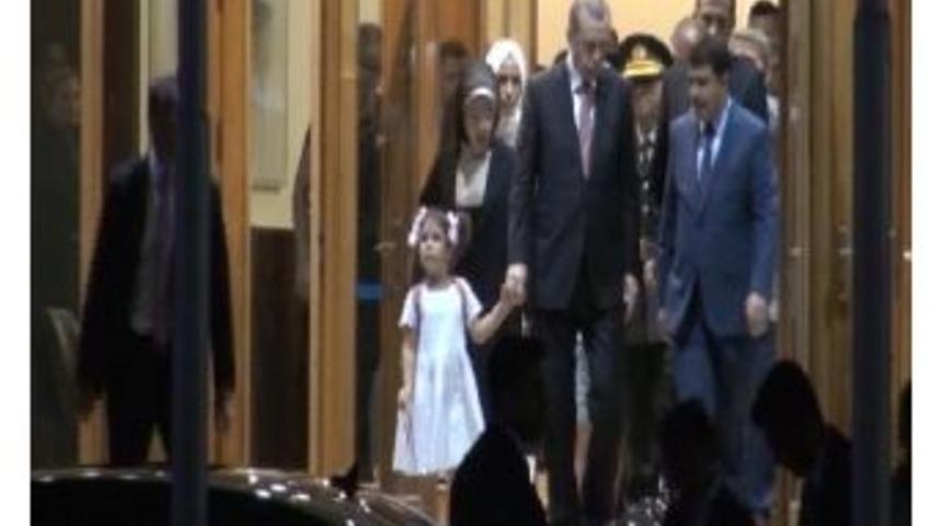 Cumhurbaşkanı Erdoğan Ailesiyle Birlikte İstanbul'a Geldi
