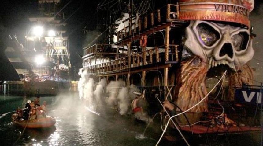 Alanya'da Tur Teknesi Yandı