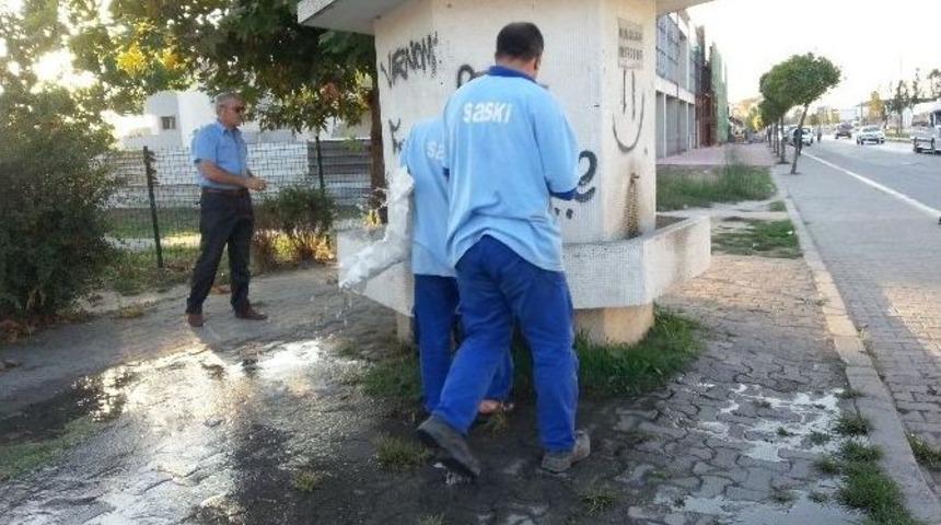 Musluğu &Ccedil;alınan &Ccedil;eşmeye Saski Ekipleri M&uuml;dahale Etti