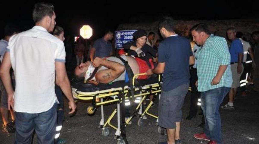 Alkoll&uuml; S&uuml;r&uuml;c&uuml; Istinat Duvarına &Ccedil;arptı: 2 Yaralı