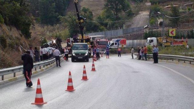 Çöp Toplama Kamyonu Su Kanalına Uçtu: 1 Ölü, 1 Yaralı