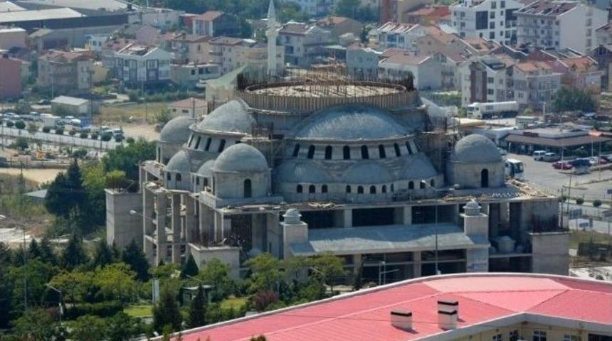 Rekt&ouml;r Acer, &Ccedil;om&uuml; Camii İnşaatında İncelemelerde Bulundu