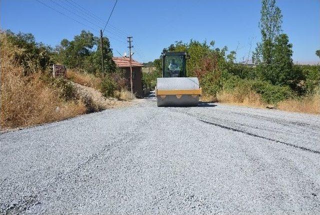 Yol Yapım Çalışmaları Devam Ediyor