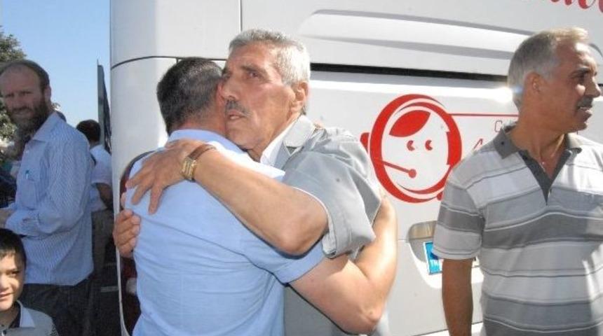 Hacı Adayları Dualarla Uğurlandı