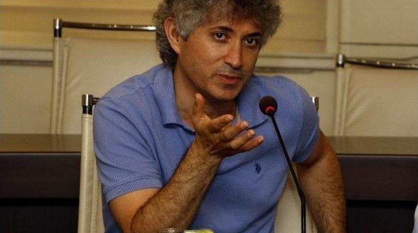 Prof. Dr. &Ouml;mer &Ouml;zkan: &ldquo;43 Kol Nakli Hastası Don&ouml;r Bekliyor&rdquo;