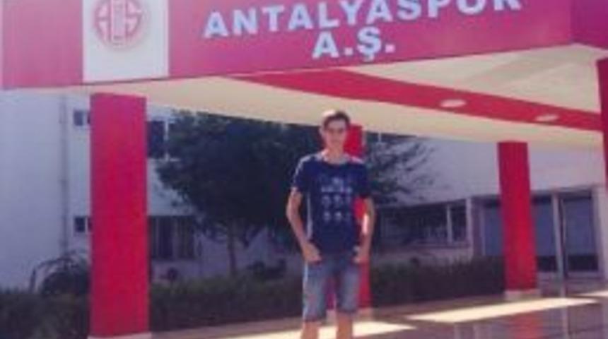15 Yaşındaki Gen&ccedil; Futbolcu Ayvalık&rsquo;ın Gururu Oldu