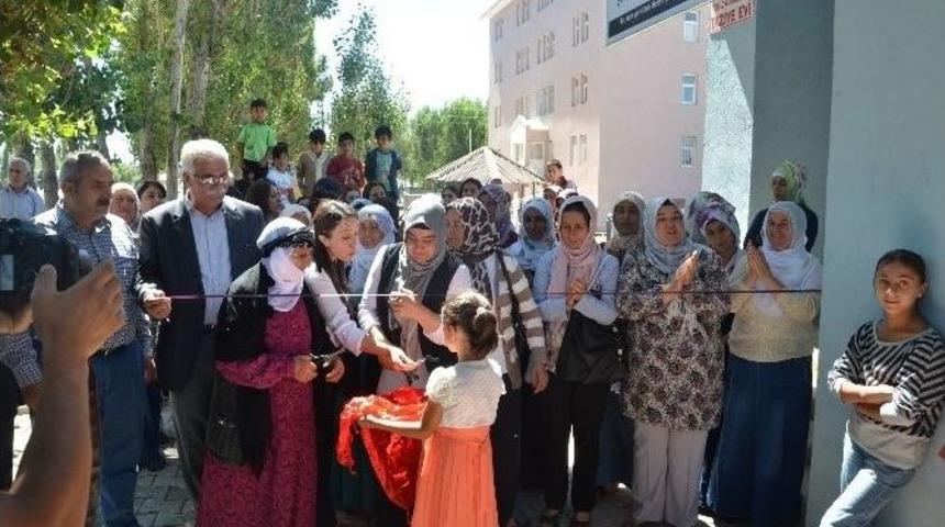 Erciş’te Kadın Atölyesi Açılışı