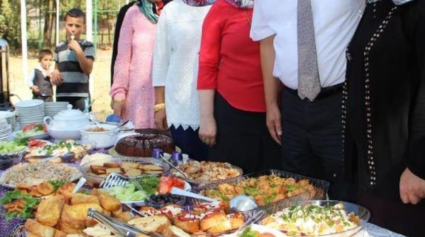 Bayat Ekmeklere Tat Kattılar