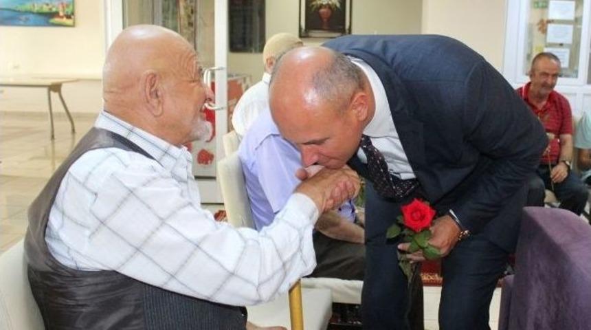 Hasan Togar Huzurevi Sakinlerini Ziyaret Etti