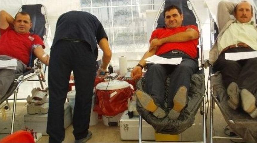 &Ouml;zalp İl&ccedil;esinde Kan Bağışı