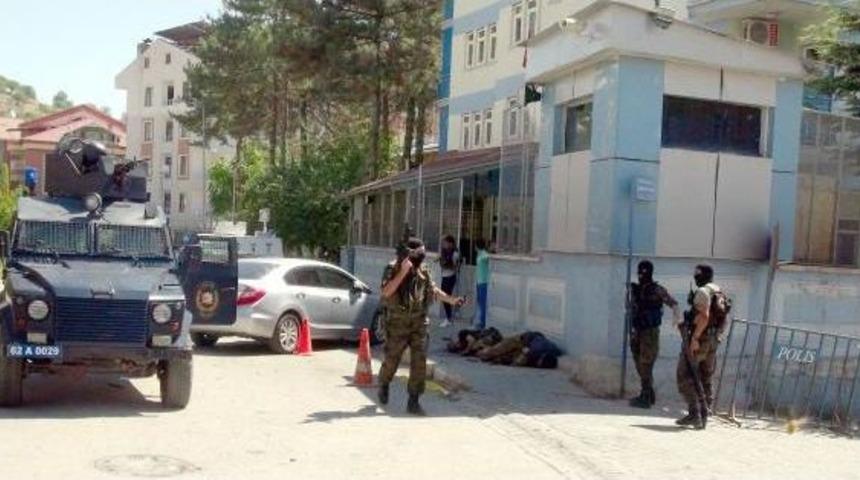 Tunceli'de Pkk Polis Merkezine Saldırdı (3) - Yeniden