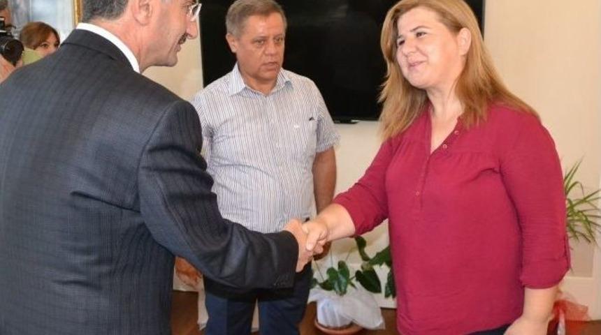 Bulgaristanlı T&uuml;rk &Ouml;ğrenciler Vali Bektaş&rsquo;ı Ziyaret Etti