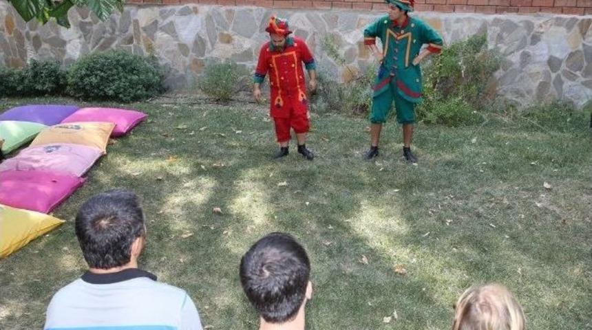 Şehir Tiyatrosundan Hastalara &Ouml;zel G&ouml;steri