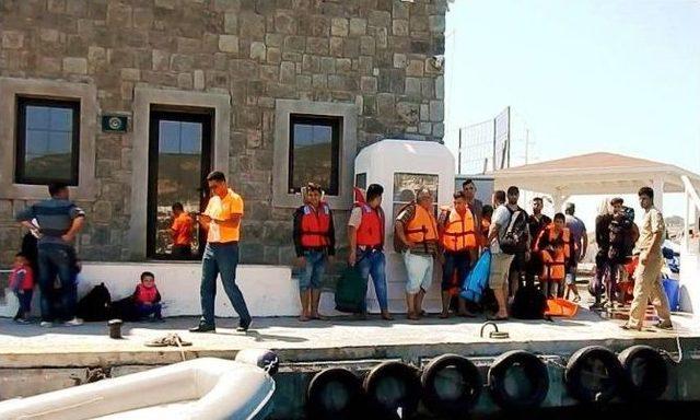 Botları Batan Mülteciler Adada Mahsur Kaldı