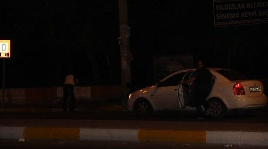 Diyarbakır&rsquo;da Ambulansa Destek Ama&ccedil;lı Giden Polise Saldırı