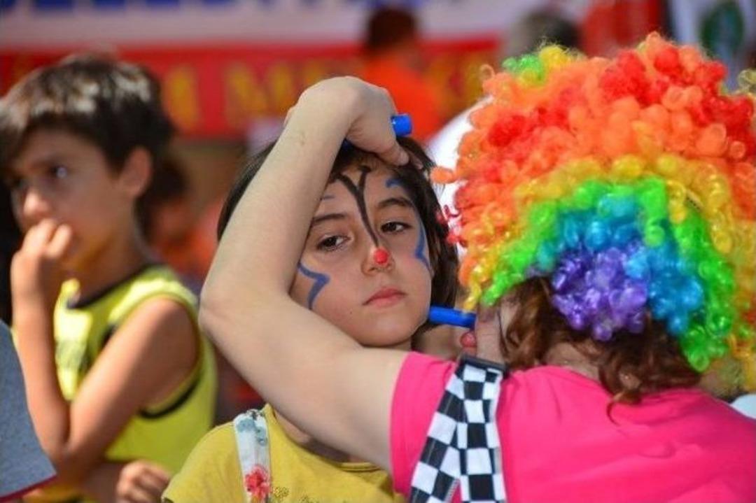 &Ouml;demiş&rsquo;in Kurtuluş Etkinliklerinde &Ccedil;ocuk Şenlikleri İlgi G&ouml;r&uuml;yor