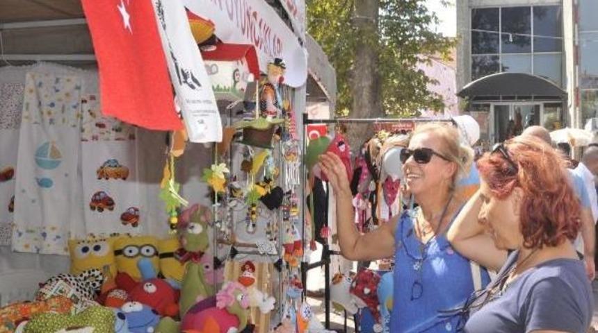 Gölcük'te 6'ncı Uluslararası Nakışlı Kırkyama Şenliği Başladı