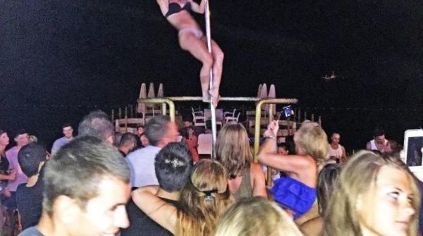 Marmaris'te Gece Ve G&uuml;nd&uuml;z Eğlence Hız Kesmiyor