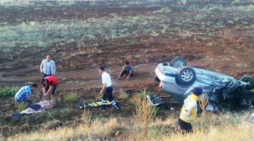 Kahramanmaraş&rsquo;ta İki Otomobil &Ccedil;arpıştı: 2 &Ouml;l&uuml;, 9 Yaralı