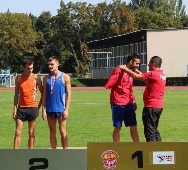 Cahit Madalyaya Koştu 1