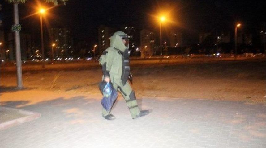 Otob&uuml;s Durağında Unutulan &Ccedil;anta Paniğe Neden Oldu