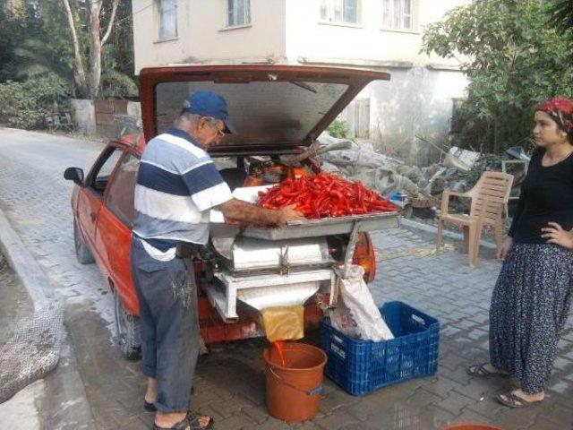 Otomobilin Bağajında Salçalık Biber Çekiyor