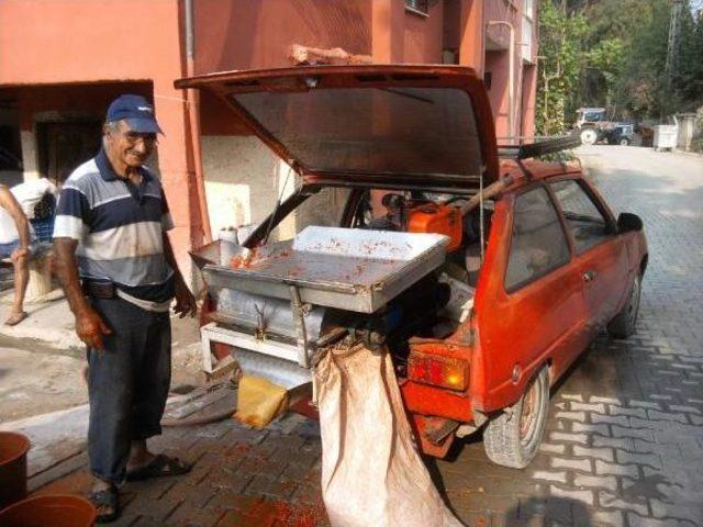 Otomobilin Bağajında Salçalık Biber Çekiyor