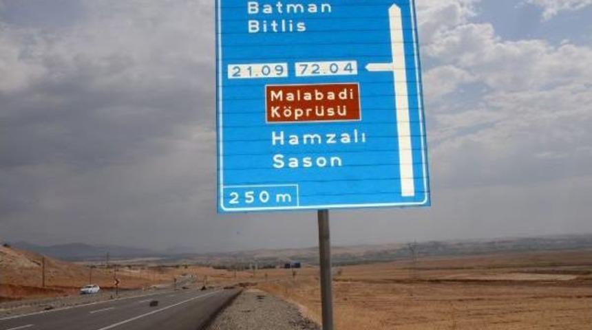 Pkk Baraj Yolunda Bomba Patlattı, Yol Kullanımaz Hale Geldi