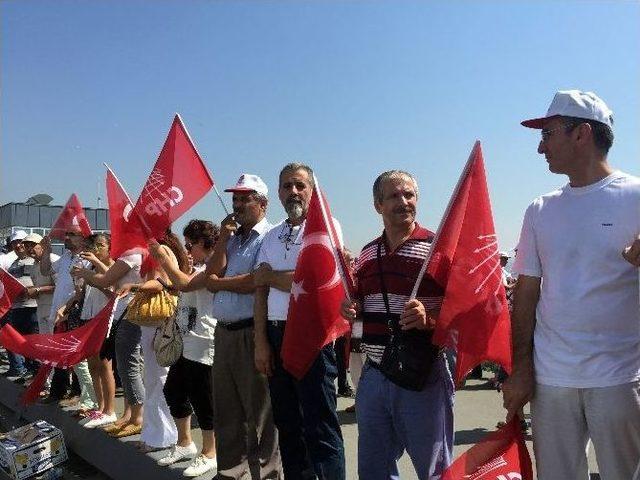 Chp’liler Galata Köprüsü’nde “barış Zinciri” Oluşturdu