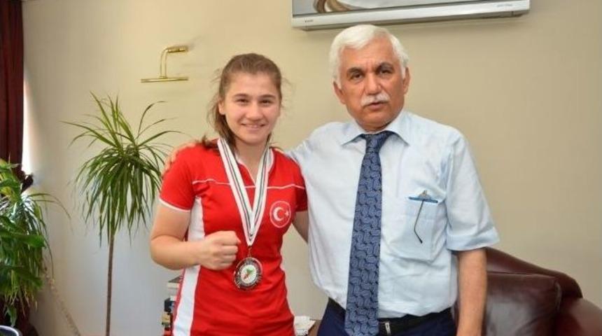 Başarılı Boks&ouml;rlerden, Vali Alimoğlu&rsquo;na Ziyaret