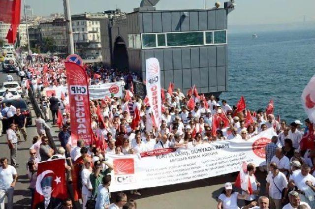 Chp'liler Beyaz Giyip Galata Köprüsü'nde Yürüdü