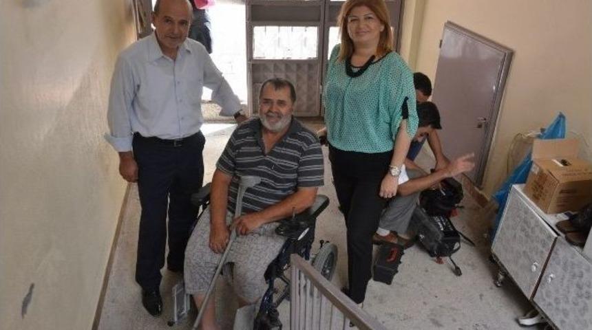 Engelliye Yardım Eli Yunusemre Belediyesinden Uzandı