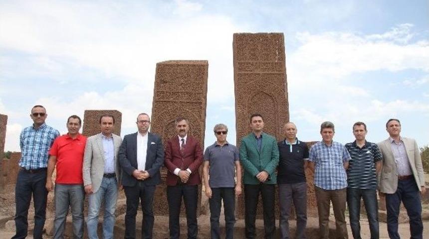 Vali &Ccedil;ınar&rsquo;ın Ahlat Gezisi