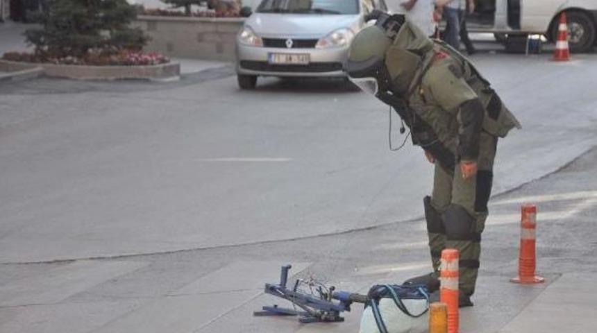 Kırıkkale Belediyesi &Ouml;n&uuml;ndeki Ş&uuml;pheli &Ccedil;anta Korkuttu