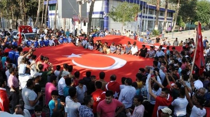 Ak&ccedil;akale Tek Y&uuml;rek &ldquo;şehitler &Ouml;lmez&rdquo; Diye Haykırdı