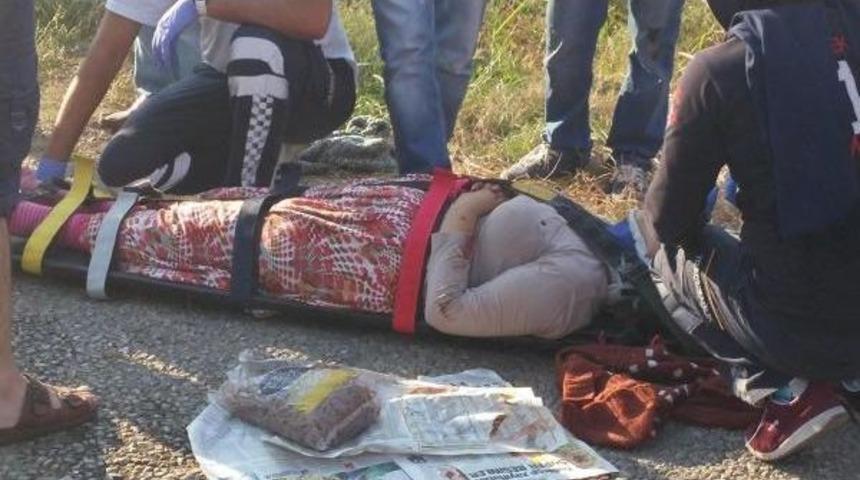 Kadın Tarım Iş&ccedil;ilerini Taşıyan Otomobilin Lastiği Patladı: 6 Yaralı