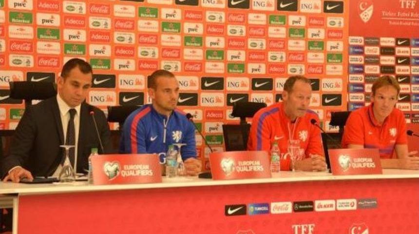 Hollanda Milli Takım Teknik Direkt&ouml;re Danny Blind: D&uuml;nya Kupası'nı &Uuml;&ccedil;&uuml;nc&uuml; Bitiren Takım Olarak K&ouml;t&uuml; Performans Sergiliyoruz