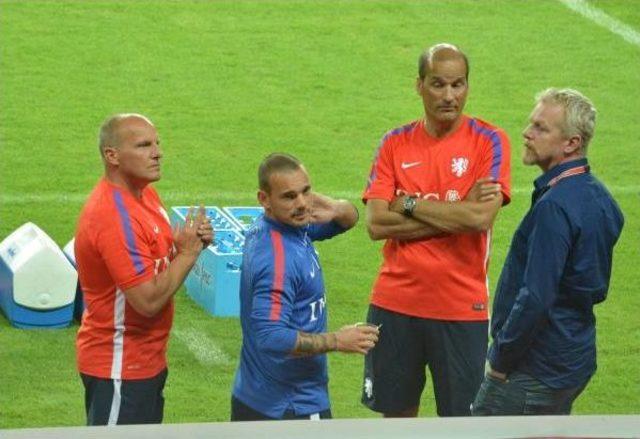 Hollanda Milli Takım Teknik Direktöre Danny Blind: Dünya Kupası'nı Üçüncü Bitiren Takım Olarak Kötü Performans Sergiliyoruz