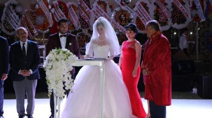 Başkan Oğlunun Nikahını Kıydı, 3 &Ccedil;ocuk Istedi