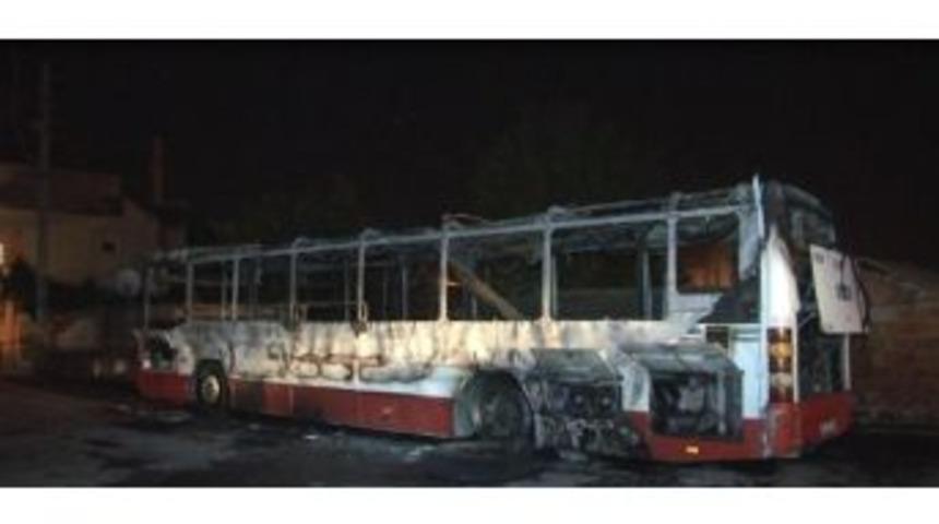 Molotoflarla Belediye Otob&uuml;s&uuml;ne Saldırdılar