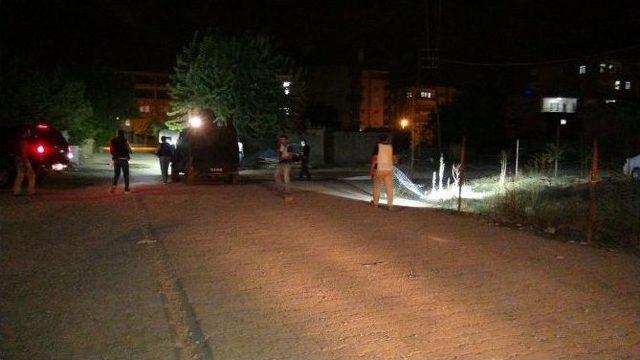 Teröristlerin Bombası Ellerinde Patladı: 1 Ölü, 3 Yaralı