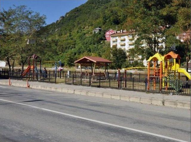 İnebolu’da Çocuklara Yeni Parklar Yapıldı