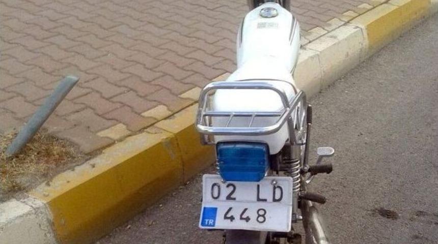 Adıyaman&rsquo;da Motosiklet Yayaya &Ccedil;arptı: 1 Yaralı