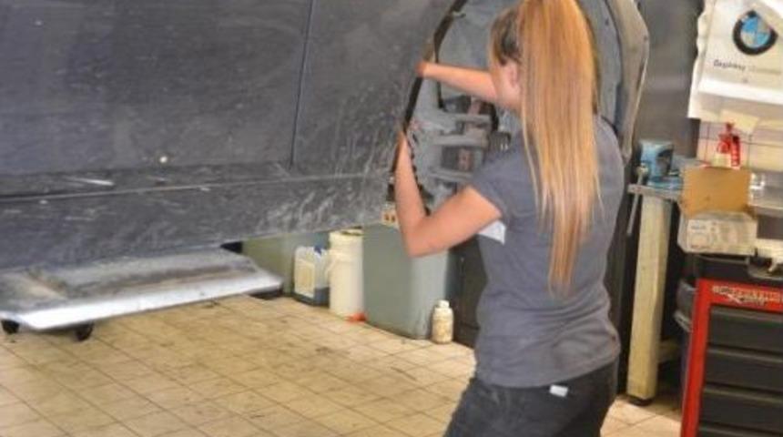 Otomobile Kadın Eli Değiyor