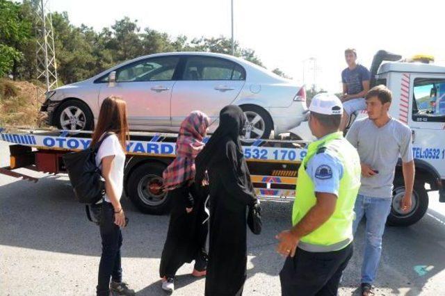 Piknik Yolundaki Kazada 2 Kişi Yaralandı