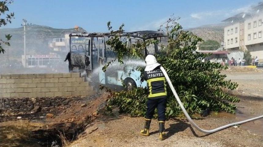 Seyir Halindeki Dolmuş Alev Alev Yandı
